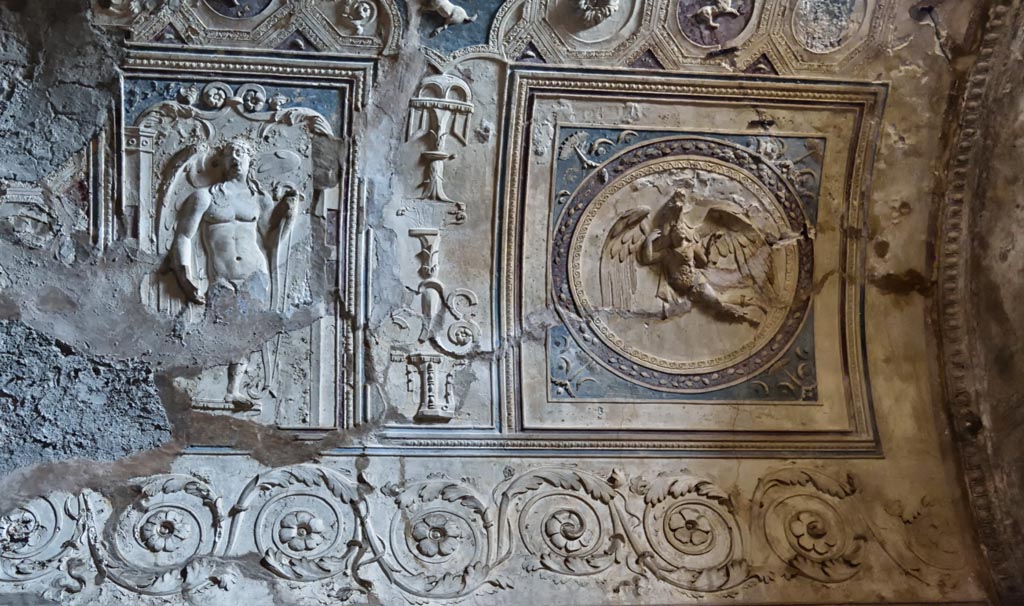 VII.5.24 Pompeii. April 2018. Ceiling plaster stucco in south-east corner of tepidarium.
Photo courtesy of Ian Lycett-King. Use is subject to Creative Commons Attribution-NonCommercial License v.4 International.