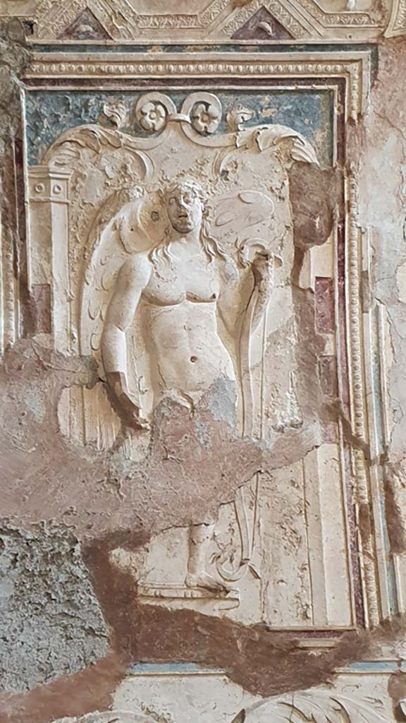 VII.5.24 Pompeii. August 2021.
Detail of ceiling plaster stucco in south-east corner of tepidarium
Foto Annette Haug, ERC Grant 681269 DÉCOR.