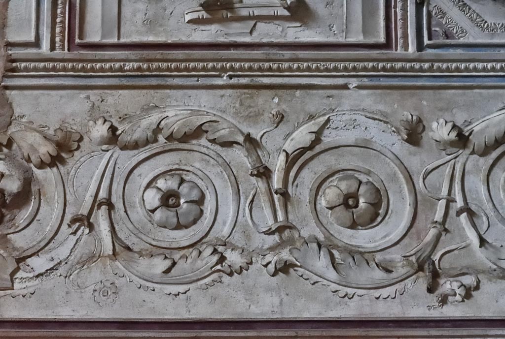 VII.5.24 Pompeii. April 2018. Detail of stucco-work on west wall in south-west corner of tepidarium (37).
Photo courtesy of Ian Lycett-King. Use is subject to Creative Commons Attribution-NonCommercial License v.4 International.