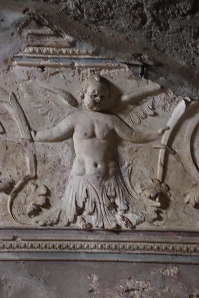 VII.5.24 Pompeii. May 2024.
Plaster stucco on west wall of tepidarium (37), above doorway to caldarium. Photo courtesy of Klaus Heese.