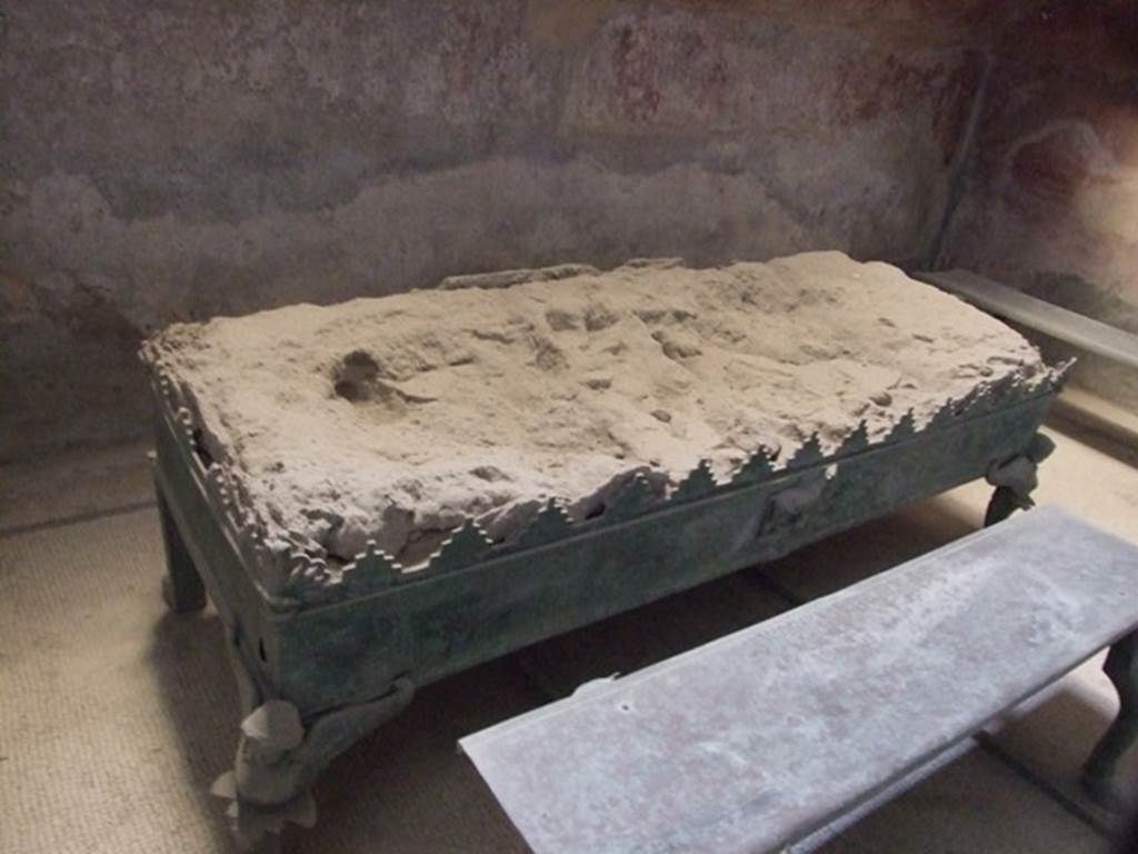 VII.5.24 Pompeii. December 2007. Bronze brazier (38) in south end of tepidarium. During the mid-first century AD, Marcus Nigidius Vaccula donated 3 bronze benches and a bronze brazier heater to the Tepidarium. He also gave a similar bronze brazier to the Stabian Baths.
See Cooley, A. and M.G.L., 2004. Pompeii : A Sourcebook. London : Routledge. (p.81). See Berry, J., 2007. The Complete Pompeii. London: Thames & Hudson. (p.152)