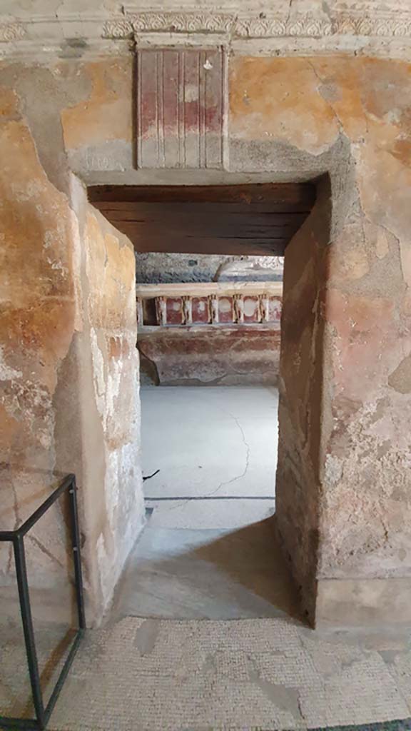 VII.5.24 Pompeii. August 2021.
Caldarium (39), looking east through doorway into tepidarium (37)
Foto Annette Haug, ERC Grant 681269 DÉCOR.