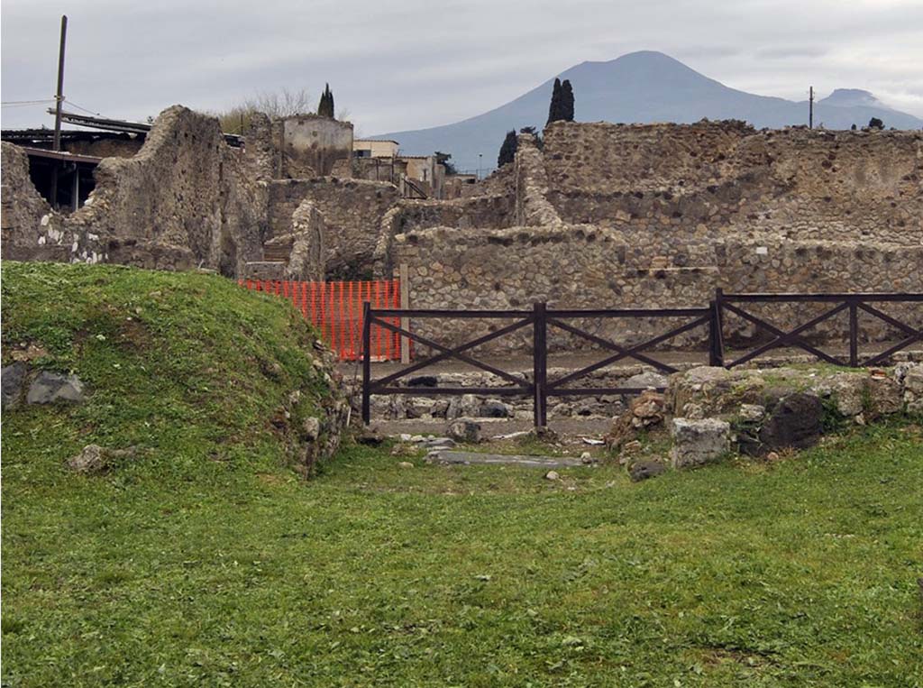 VII.6.3 Pompeii. May 2010. Room 3, which is higher than the rest of the house. 
Next to the white stone block there are steps up from the fauces to the higher floor of the room. 
Excavations in 2010 have shown this room covers a previously unknown vaulted basement.
See http://www.dianaarcaizante.com/ .
