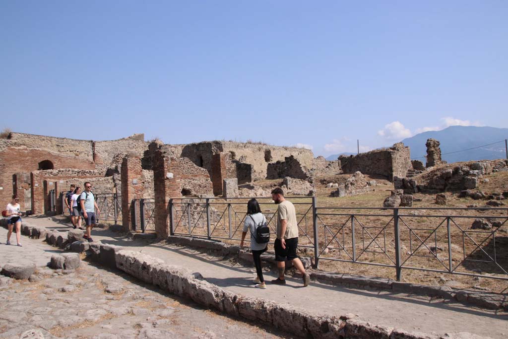 VII.6.7 Pompeii. September 2019.
Looking south-east from Via delle Terme towards entrance doorway, between brick pilaster, centre left.
In the centre and right of the photo, would be the areas of VII.6.6, VII.6.5 and VII.6.4.
Photo courtesy of Klaus Heese.