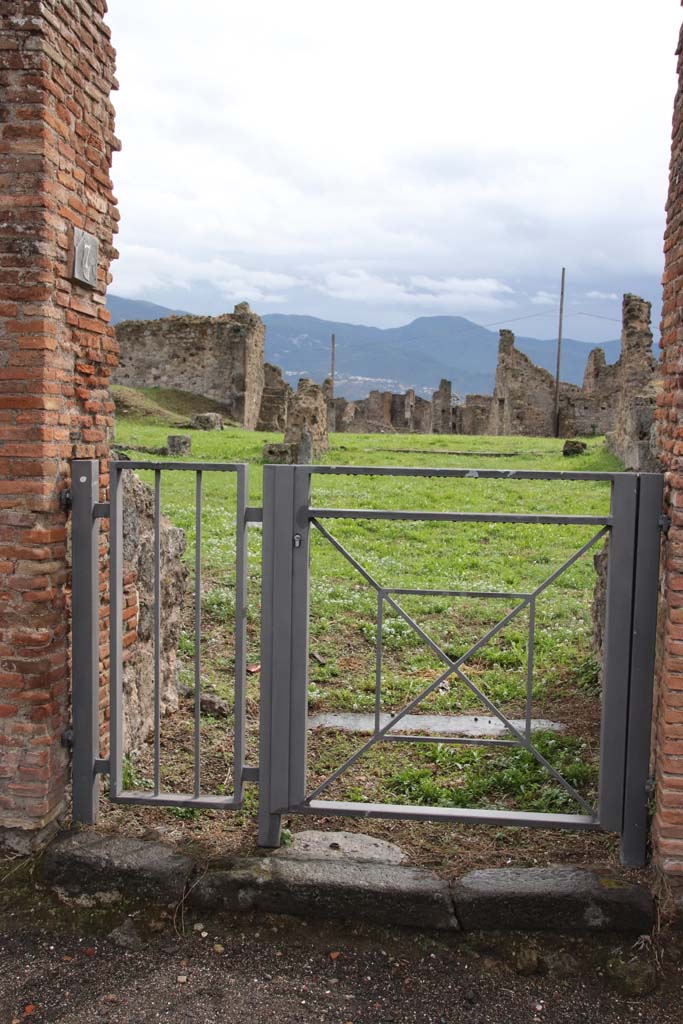 VII.6.7 Pompeii. October 2020. Looking south through entrance doorway.
Photo courtesy of Klaus Heese.