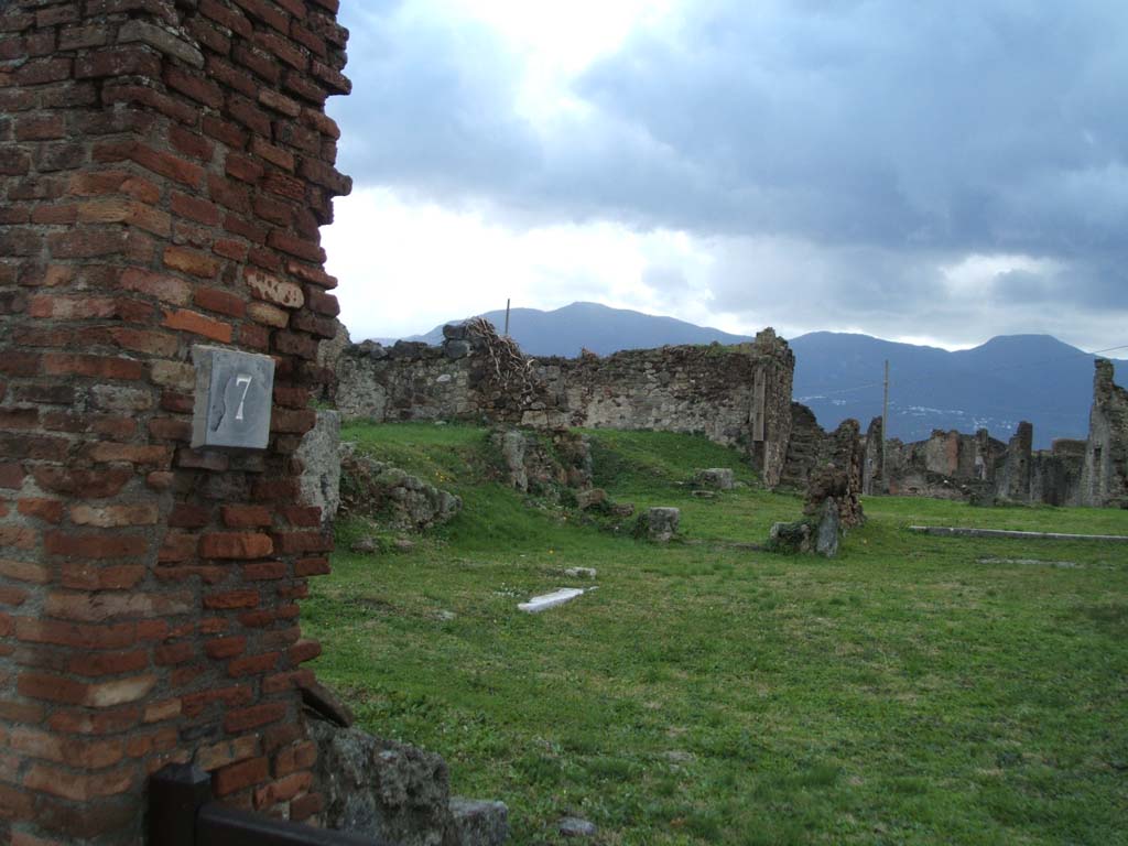 VII.6.7 Pompeii. December 2004. Looking south-east across site of atrium and remains of tablinum.
This area was hit by a bomb in September 1943.
According to Garcia y Garcia, the prothyron, the atrium, four rooms around the atrium, the south and west sides of the peristyle, and two cubicula to the west of the peristyle were all destroyed, with the total loss of all their 4th style decoration, including two small painting of landscapes.
See Garcia y Garcia, L., 2006. Danni di guerra a Pompei. Rome: L’Erma di Bretschneider. (p.102 & fig 233 showing area demolished by bombing).