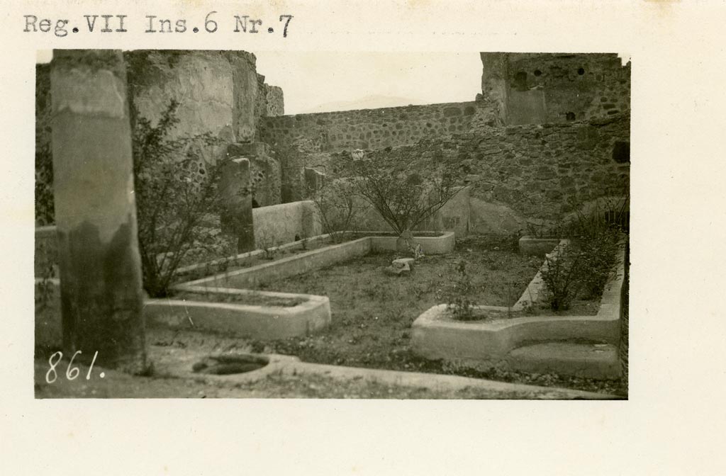 VII.6.7 Pompeii. Pre-1937-39. Peristyle garden.
Looking south from north-west corner across two U-shaped masonry flower beds formed by low walls (0.26m. high).
Photo courtesy of American Academy in Rome, Photographic Archive. Warsher collection no. 861.