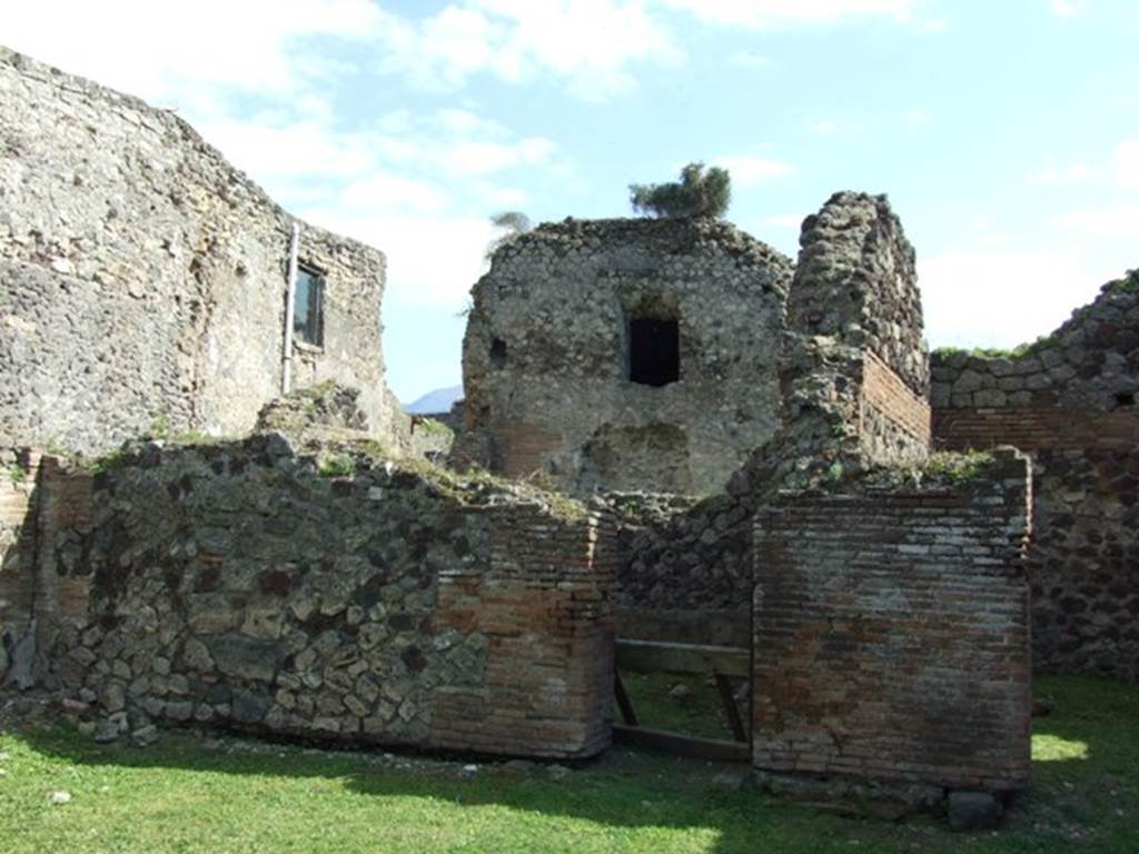 VII.6.14 Pompeii. March 2009. Looking south towards doorway to rear room and VII.6.15