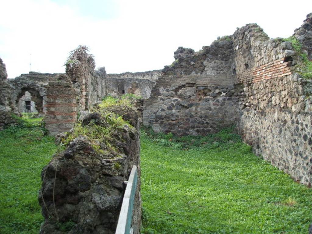 VII.6.16 Pompeii. December 2004 (on left) and VII.6.15, on right.  
Looking west across long room linked by doorway to bar room in north wall, perhaps used by the clients.  
See also VII.6.14.
  

