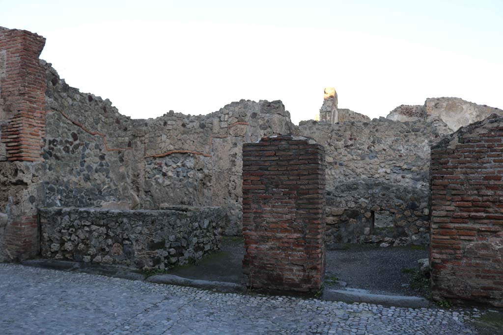 VII.7.9 Pompeii. September 2004. Looking north across bar. On the left the two-sided bar podium, on the right a doorway to a rear room.
