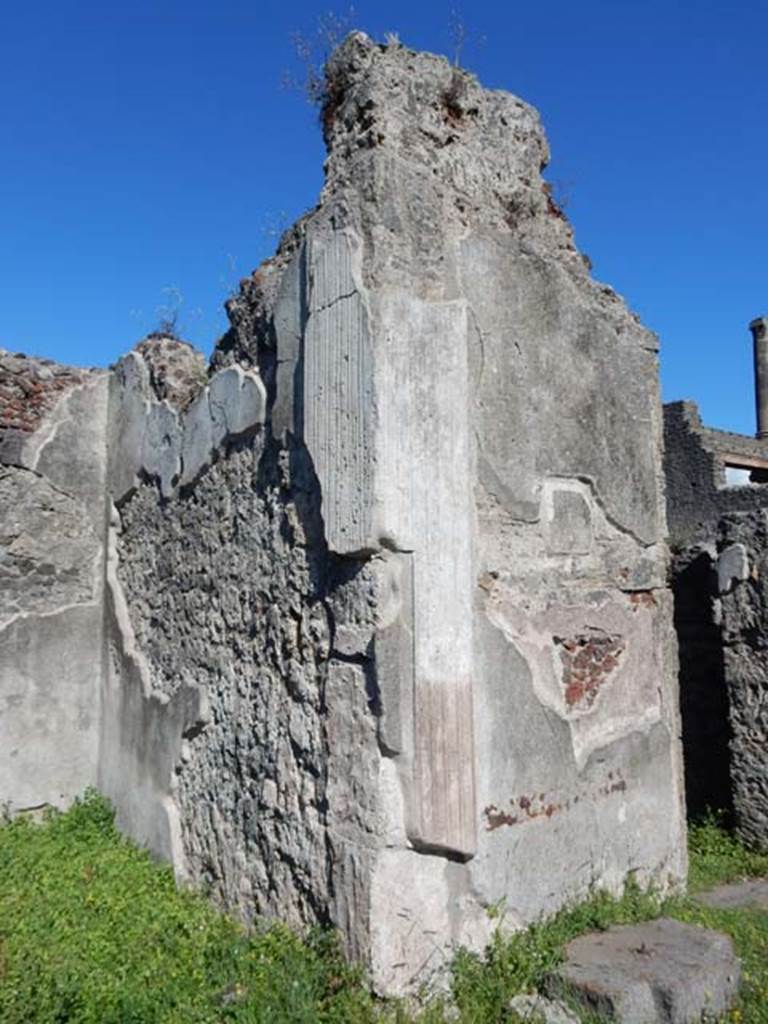 VII.7.10 Pompeii. May 2018. Stone base for holding strong-box, lower right, on east side of atrium, between ala (g), and cubiculum f.
Photo courtesy of Buzz Ferebee. 

