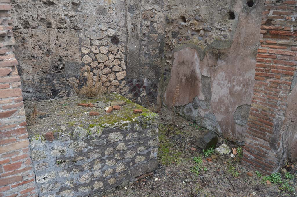 VII.7.18 Pompeii. March 2018. Looking east from entrance room towards kitchen with large hearth to cook the food.
Foto Taylor Lauritsen, ERC Grant 681269 DÉCOR.