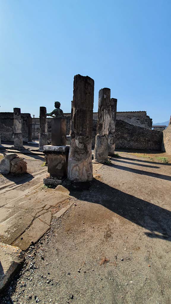 VII.7.32 Pompeii. July 2021.Looking south along west side towards south-west corner.
Foto Annette Haug, ERC Grant 681269 DÉCOR.