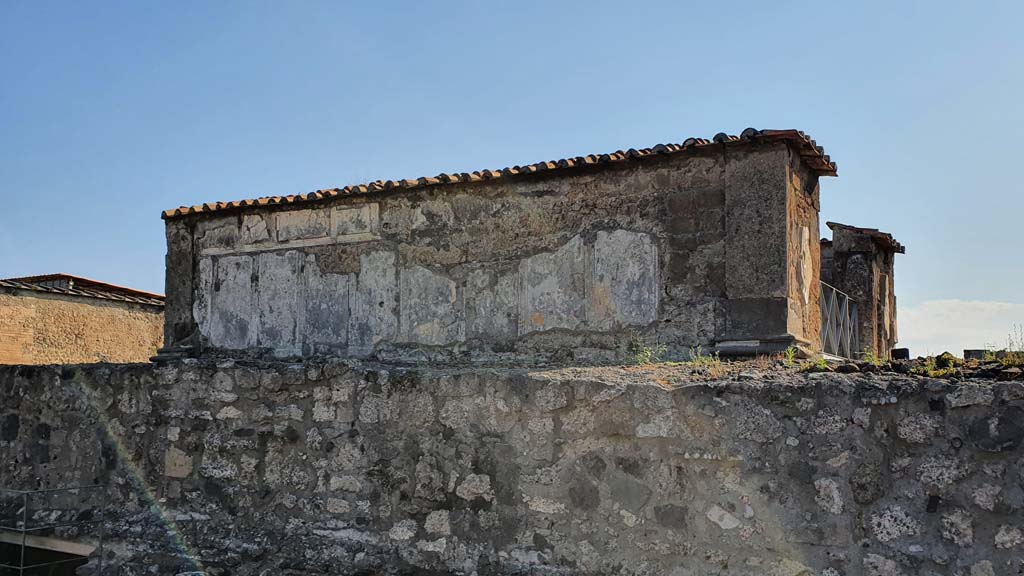VII.7.32 Pompeii. July 2021. West wall of podium and cella.
Foto Annette Haug, ERC Grant 681269 DÉCOR.