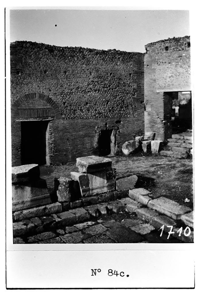 VII.8 Pompeii Forum. W.1602.
West wall with doorways, and steps to Vicolo dei Soprastanti at west end of the north wall of the Forum.
Photo by Tatiana Warscher. Photo © Deutsches Archäologisches Institut, Abteilung Rom, Arkiv.