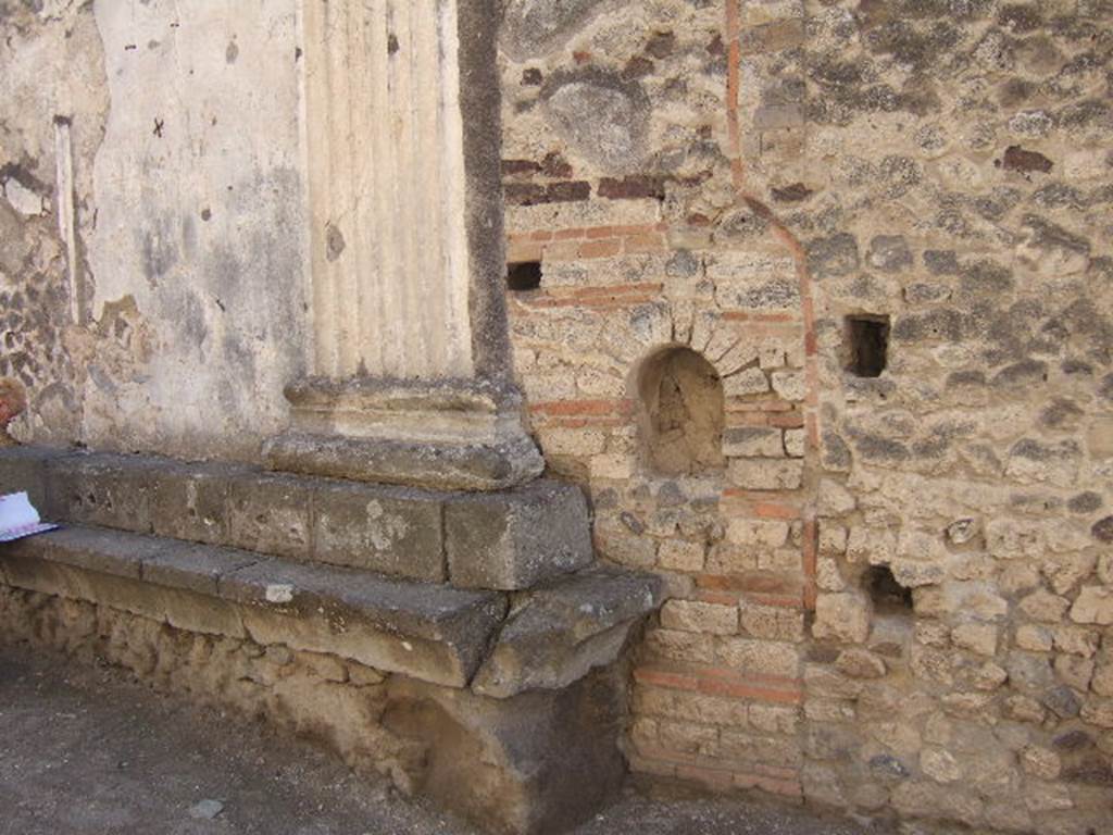 VII.8 Pompeii Forum. September 2005. Niche of street shrine on outside north wall of Forum.