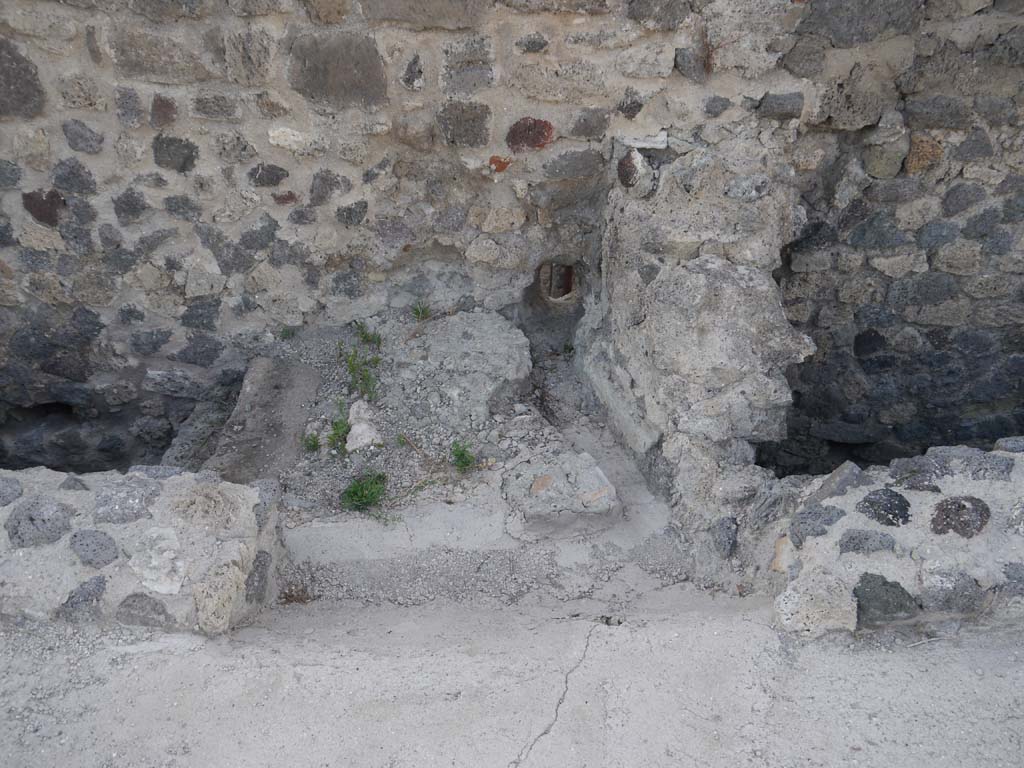 VII.8.01 Pompeii. September 2018. Looking north to top of stairs in north-east corner.
Foto Anne Kleineberg, ERC Grant 681269 DÉCOR.