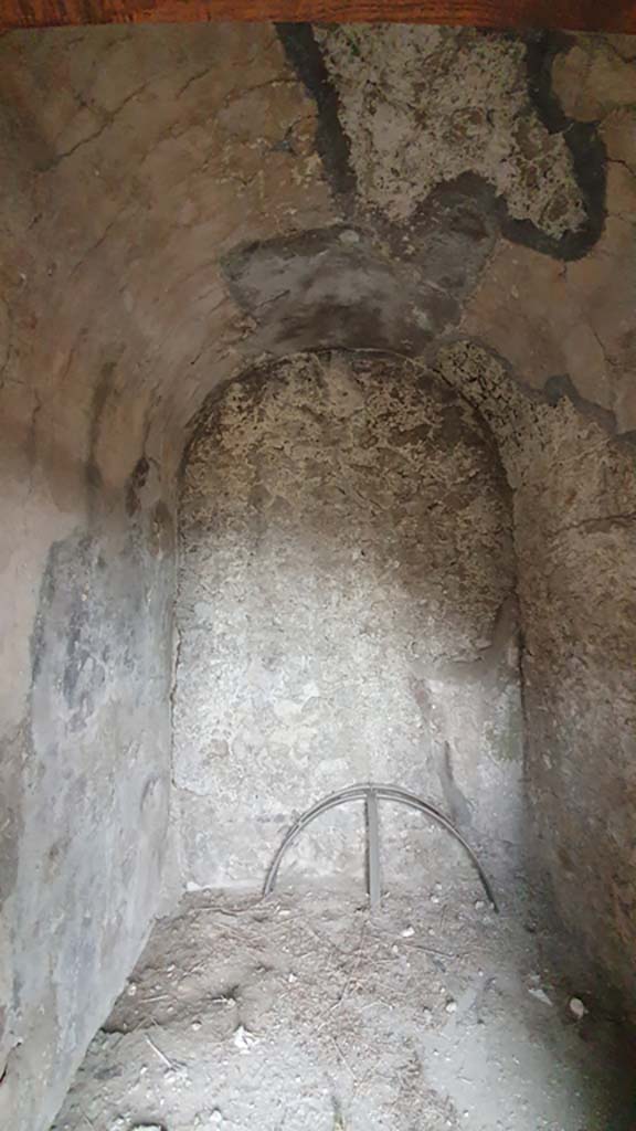VII.8.1 Pompeii. August 2021.
Looking north through doorway to room at west end of north wall.
Foto Annette Haug, ERC Grant 681269 DÉCOR.