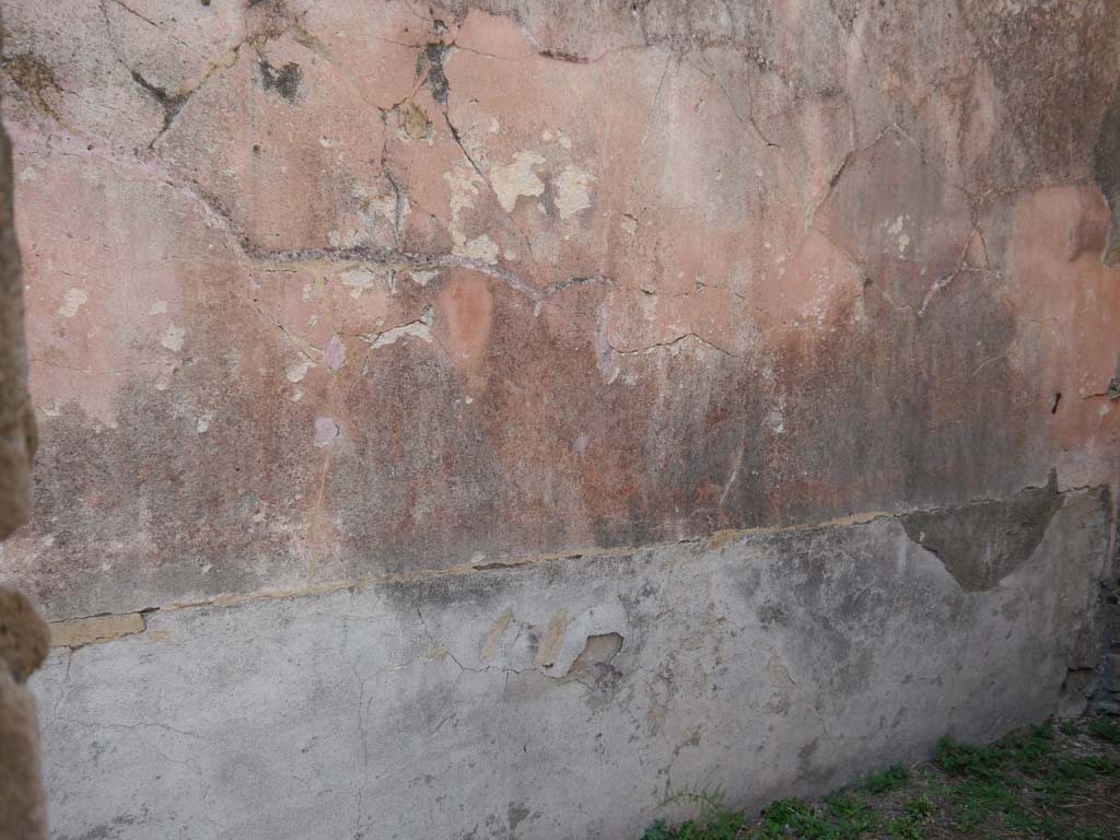 VII.8.01 Pompeii. September 2018. East wall with remaining painted decoration.
Foto Anne Kleineberg, ERC Grant 681269 DÉCOR.