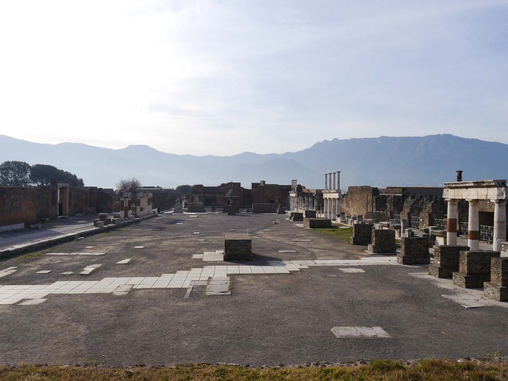 VII.8.01 Pompeii. March 2019. Looking south across Forum from Temple of Jupiter.
Foto Anne Kleineberg, ERC Grant 681269 DÉCOR.