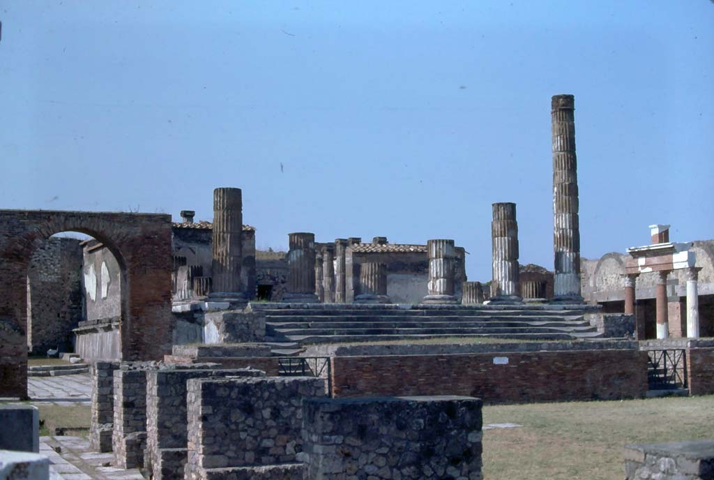 VII.8.1 Pompeii, 7th August 1976. Looking north to Temple, from west side of Forum.
Photo courtesy of Rick Bauer, from Dr George Fay’s slides collection.
