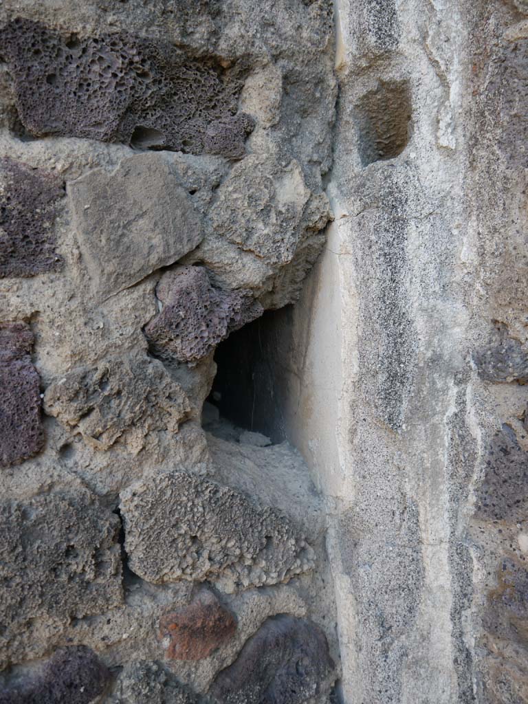 VII.8.1 Pompeii, September 2018. Detail in north-east corner of area.
Foto Anne Kleineberg, ERC Grant 681269 DÉCOR.