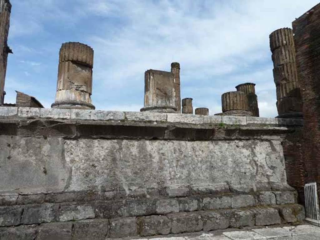 VII.8.1 Pompeii. May 2010. West wall of Temple of Jupiter.