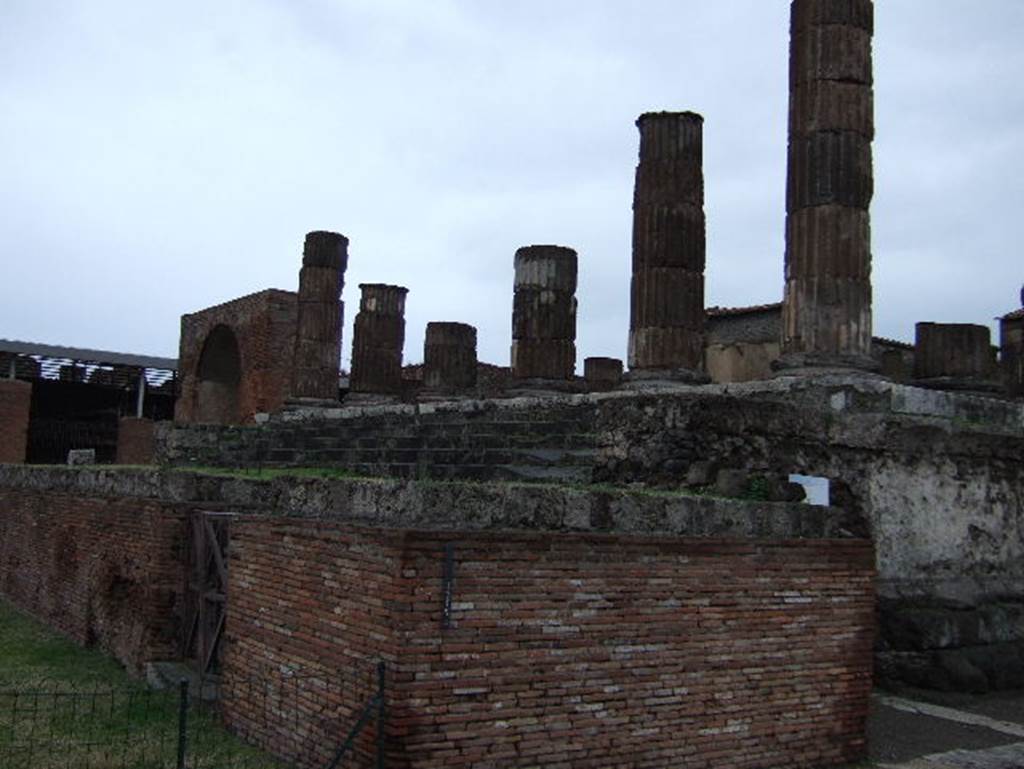 VII.8.1 Pompeii. December 2005. Temple of Jupiter south east corner.