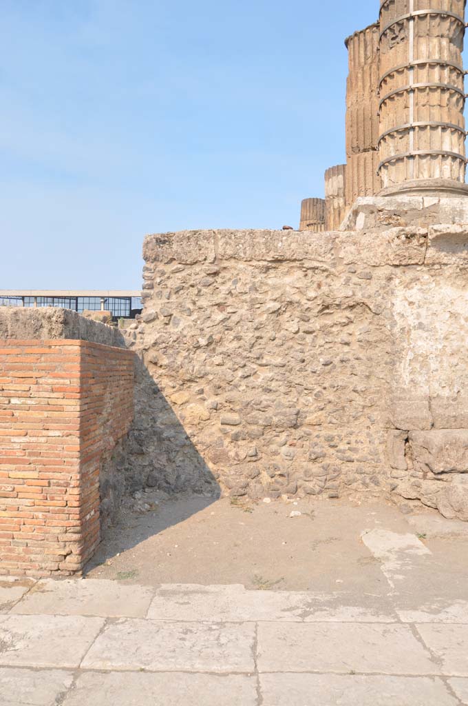VII.8.01 Pompeii. July 2017. Exterior east side of Temple, south end.
Foto Anne Kleineberg, ERC Grant 681269 DÉCOR.