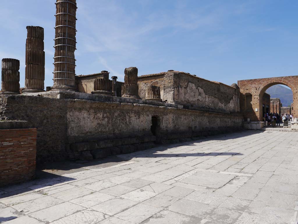 VII.8.01 Pompeii, September 2018. Looking north along east wall, from south-east corner, on left.
Foto Anne Kleineberg, ERC Grant 681269 DÉCOR.