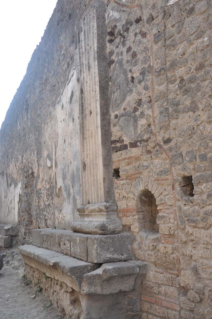 VII.8.01 Pompeii. July 2017. Looking east from west end of north wall of Temple.
Foto Anne Kleineberg, ERC Grant 681269 DÉCOR.