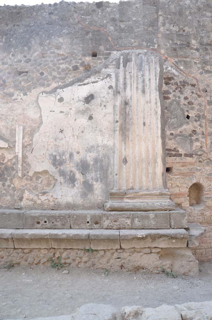 VII.8.01 Pompeii. July 2017. Exterior north wall of Temple in north-west corner.
Foto Anne Kleineberg, ERC Grant 681269 DÉCOR.