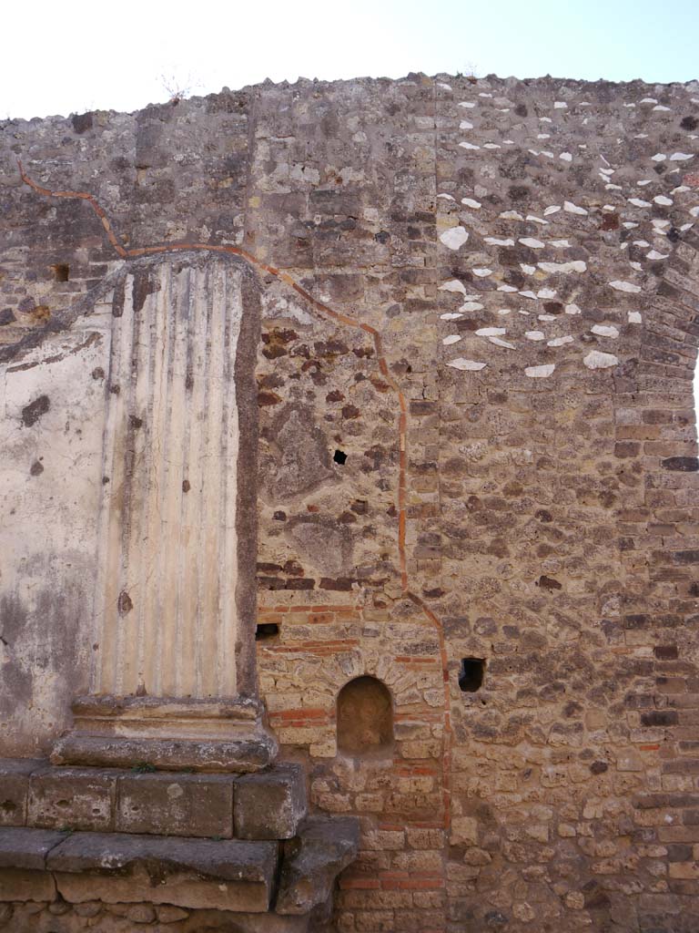 VII.8.1 Pompeii. September 2018. Looking south to niche in Vicolo dei Soprastanti.
Foto Anne Kleineberg, ERC Grant 681269 DÉCOR.