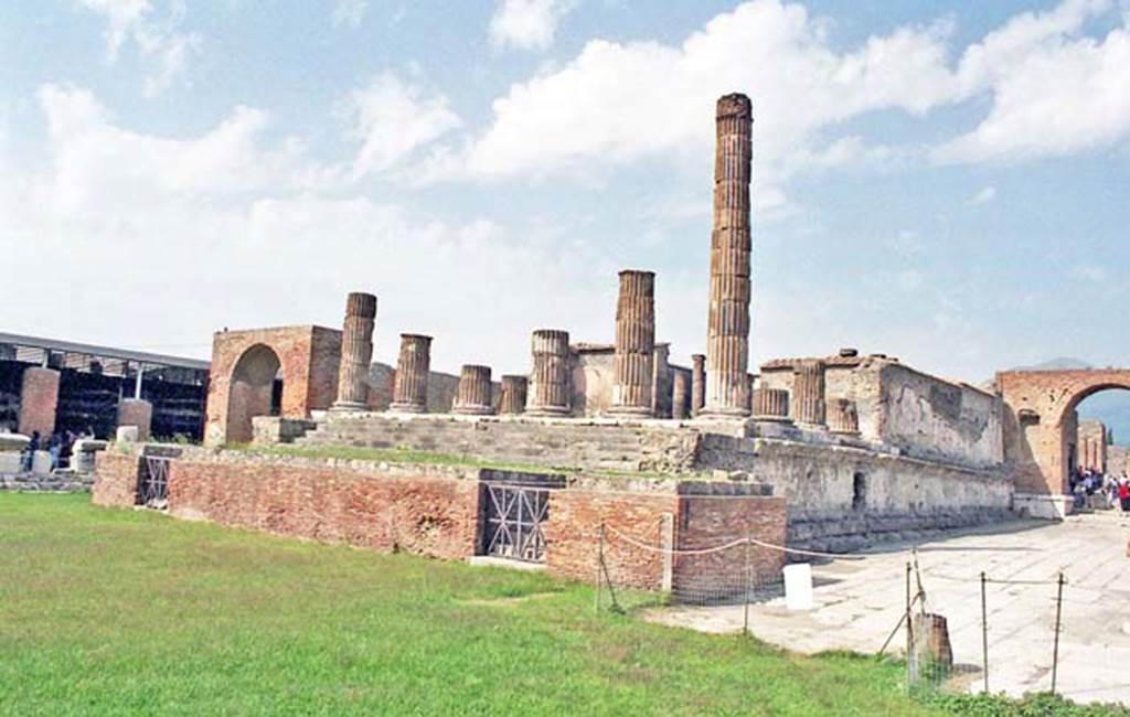 VII.8.1 Pompeii. October 2001. Temple of Jupiter and arches on either side. Looking north-west. Photo courtesy of Peter Woods.