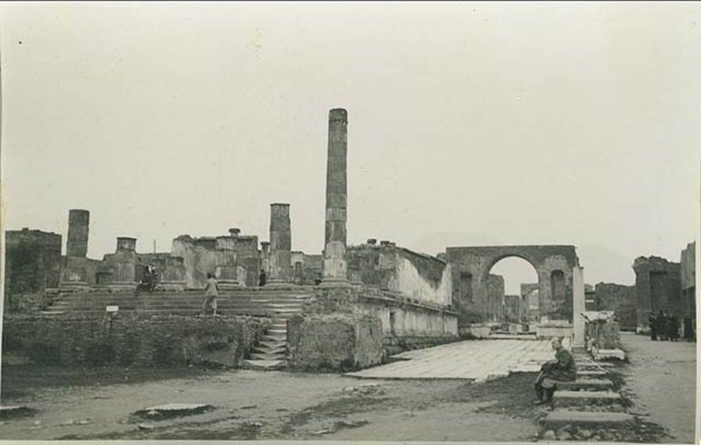 VII.8.1 Pompeii. 1930s. Temple of Jupiter, east side.
Photo courtesy of Rick Bauer.