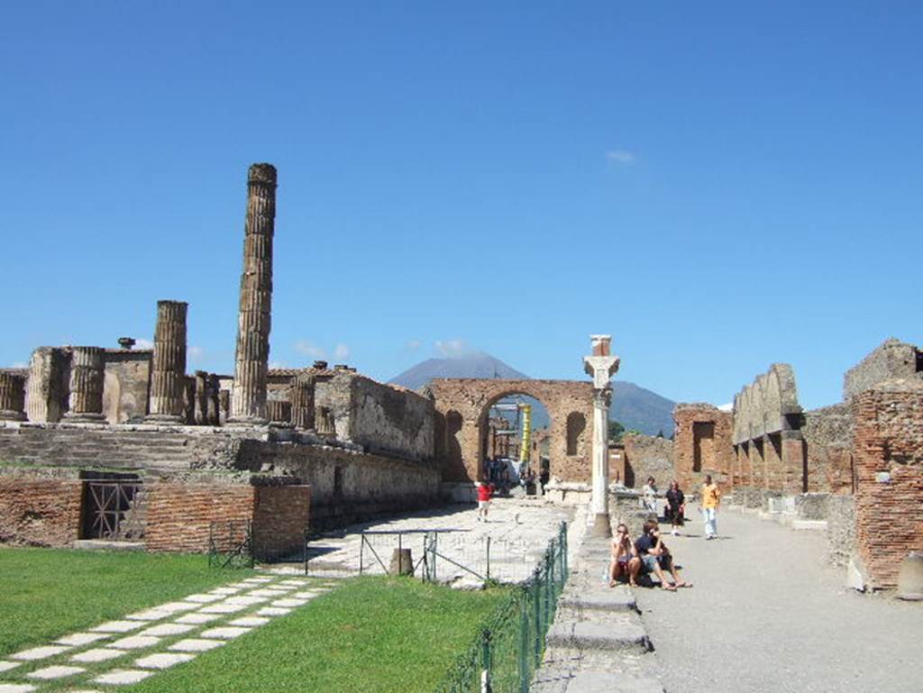 VII.8.1 Pompeii. September 2005. Temple of Jupiter. East side.