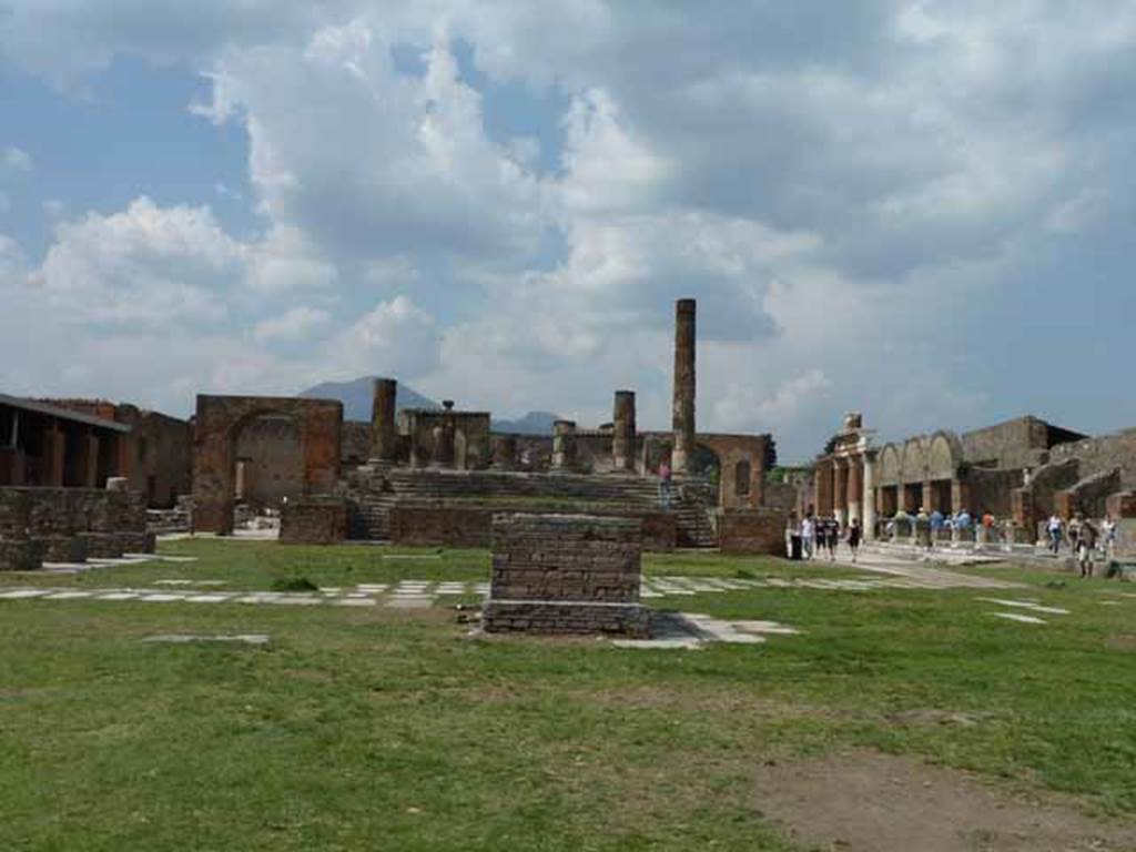 VII.8.1 Pompeii. May 2010. Looking north across the forum towards the temple.
