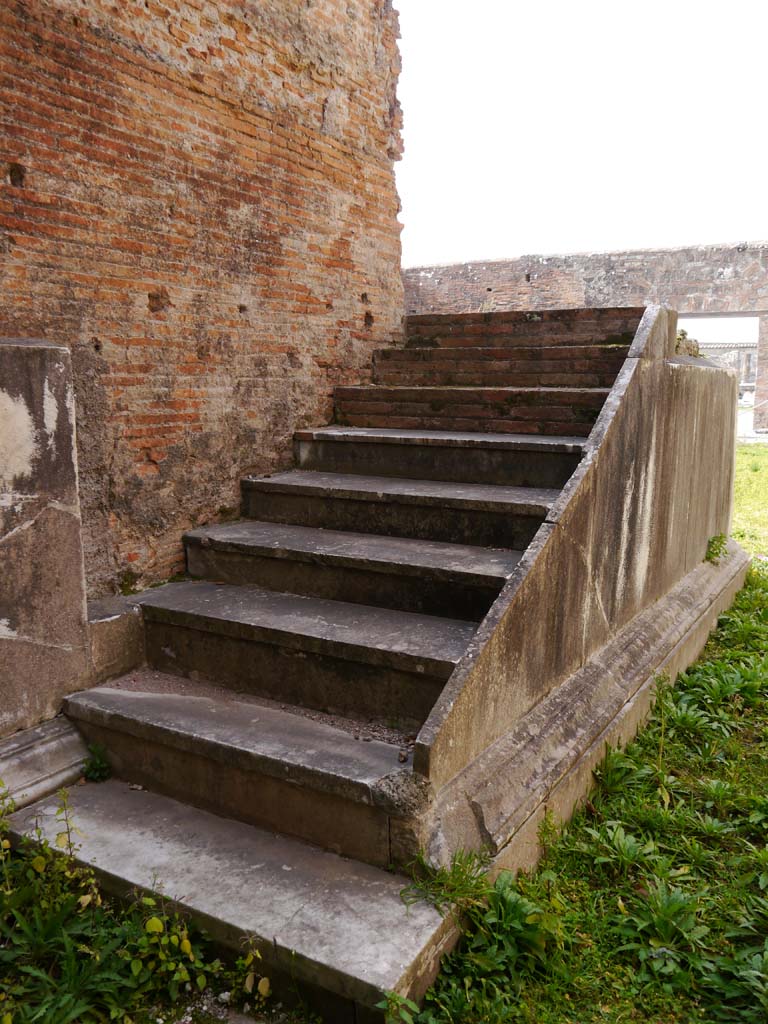 VII.9.2, Pompeii. March 2019. Looking towards steps on north side of cella.
Foto Anne Kleineberg, ERC Grant 681269 DÉCOR.


