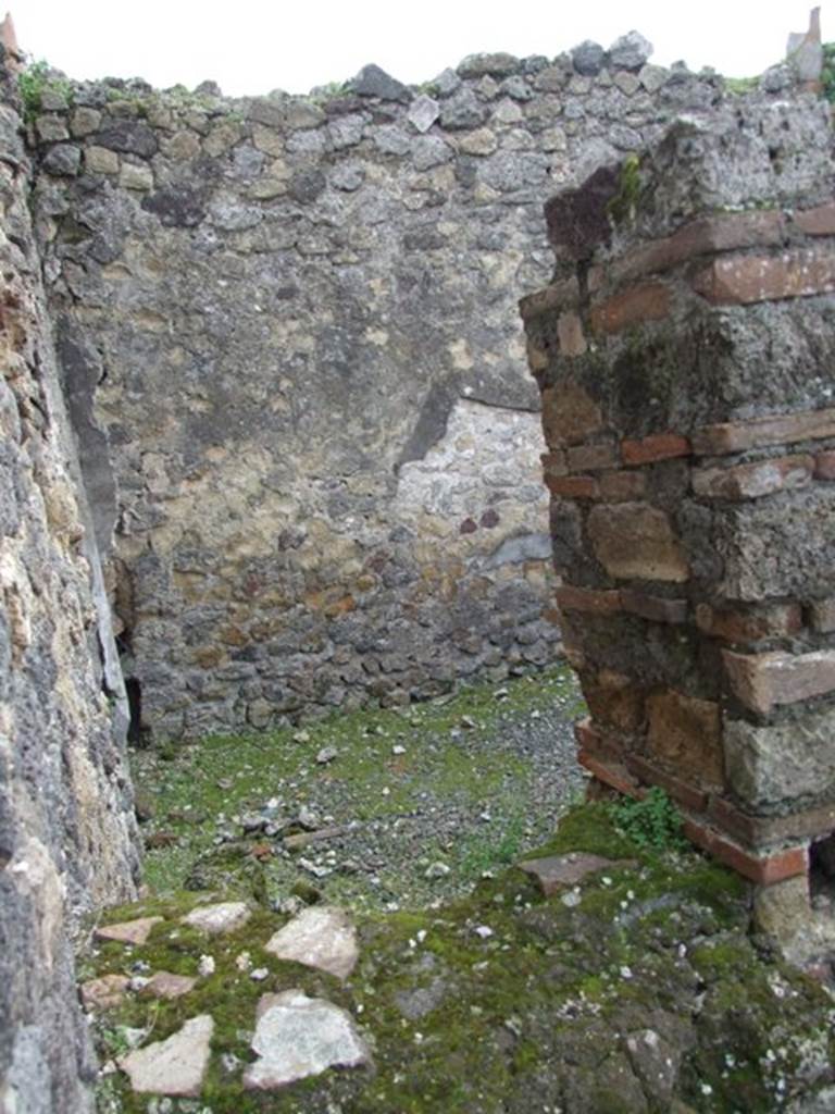 VII.9.29 Pompeii. March 2009. Area above steps to upper floor, in south wall. At the rear of the steps, according to Eschebach, would have been the latrine. See Eschebach, L., 1993. Geb�udeverzeichnis und Stadtplan der antiken Stadt Pompeji. K�ln: B�hlau. (p.314)
