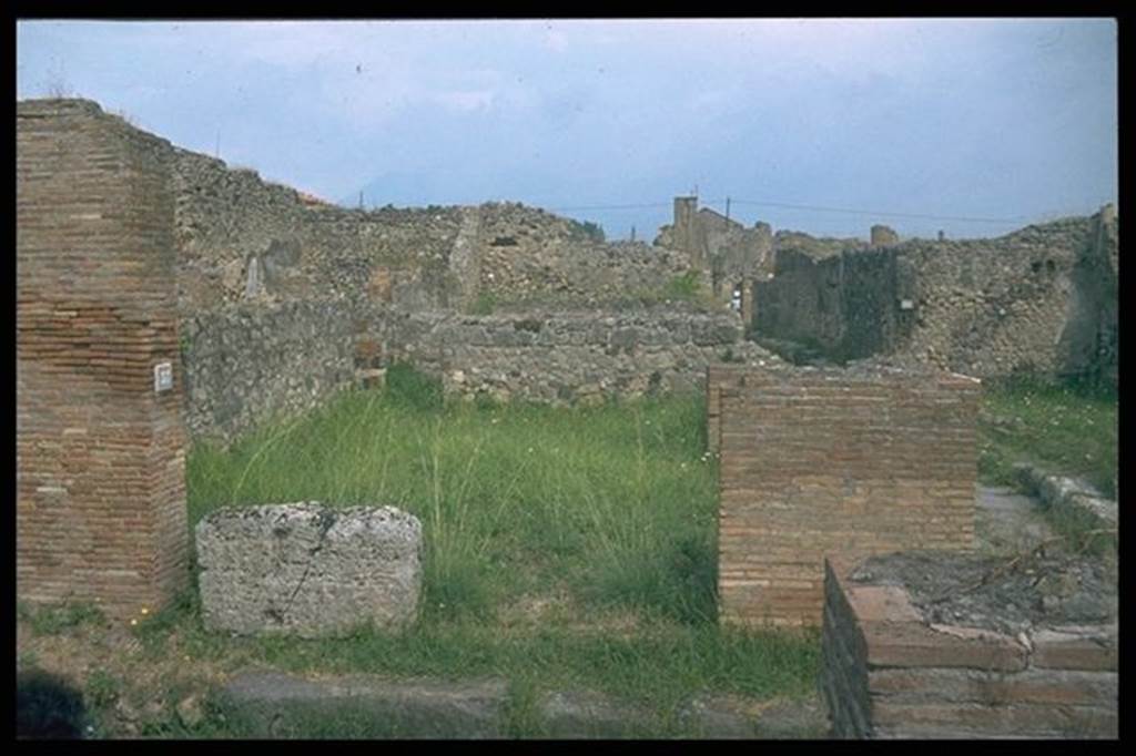 VI.9.37 Pompeii.  Entrance with podium, on Vico del Balcone Pensile. 
Looking north into VII.9.36.  Photographed 1970-79 by G�nther Einhorn, picture courtesy of his son Ralf Einhorn.
