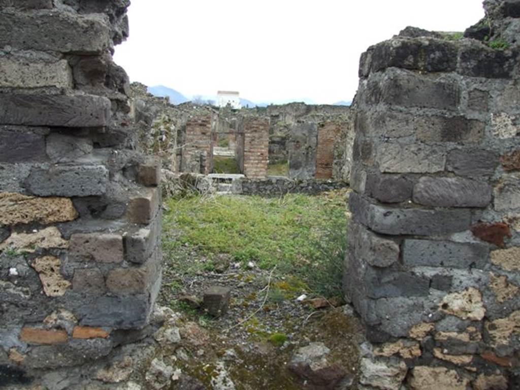 VII.9.47 Pompeii.  March 2009.  Entrance to servants� dormitory, looking east.