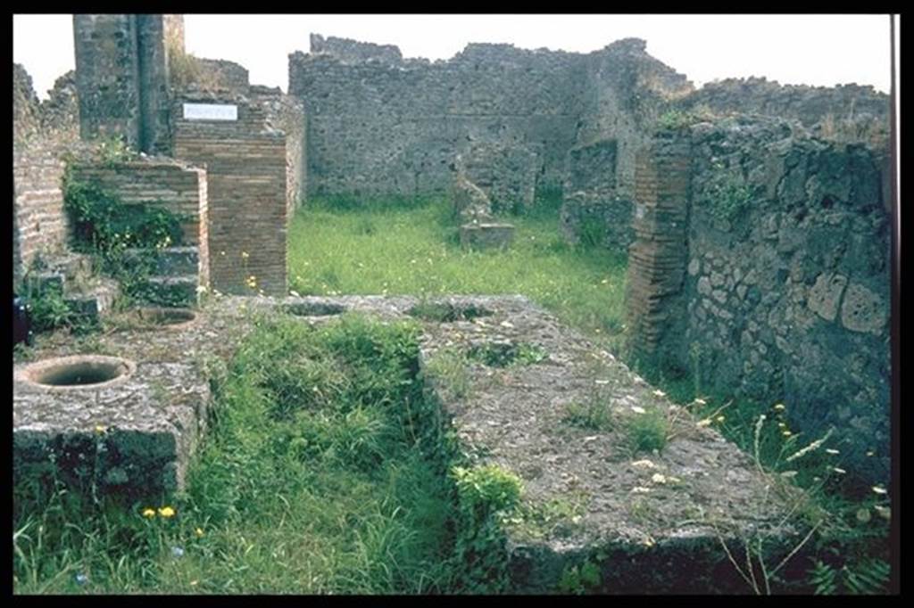 VII.9.54 Pompeii. Looking east across counter towards doorway VII.9.55 on Vicolo di Eumachia and VII.10.7, on the other side. Photographed 1970-79 by G�nther Einhorn, picture courtesy of his son Ralf Einhorn.

