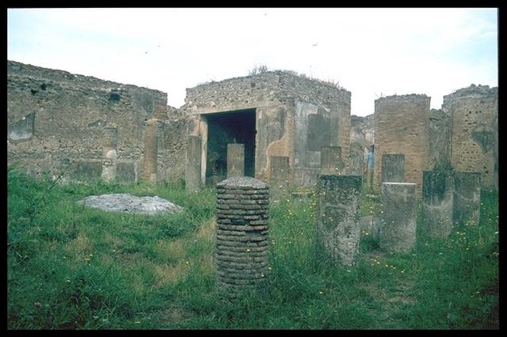 VII.9.65 Pompeii. Looking north-west across peristyle from near rear entrance. Photographed 1970-79 by G�nther Einhorn, picture courtesy of his son Ralf Einhorn.
