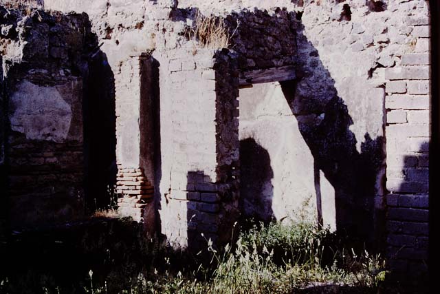 VII.11.14 Pompeii.  March 2009. North side of Garden area “A”, looking through to Room 7, and Room 4.