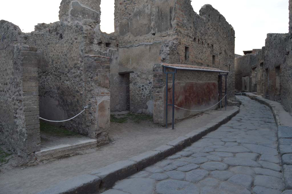 VII.11.14 Pompeii, on left. October 2017. Looking north towards entrance doorway in Vicolo del Lupanare. 
Foto Taylor Lauritsen, ERC Grant 681269 D�COR.
