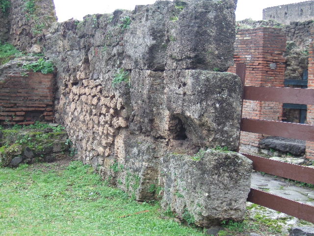 VII.12.1   Corner house and Bakery   
Linked to VII.12.37 and VII.12.2.   

VII.12.1     VII.9     Via degli Augustali looking west          VII.4         VII.2 