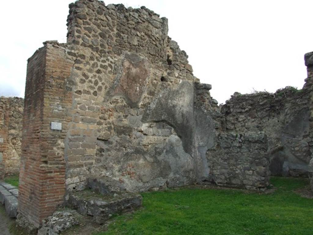 VII.12.4 Pompeii.  December 2007.  South wall with small rear room and doorway to atrium of VII.12.3.