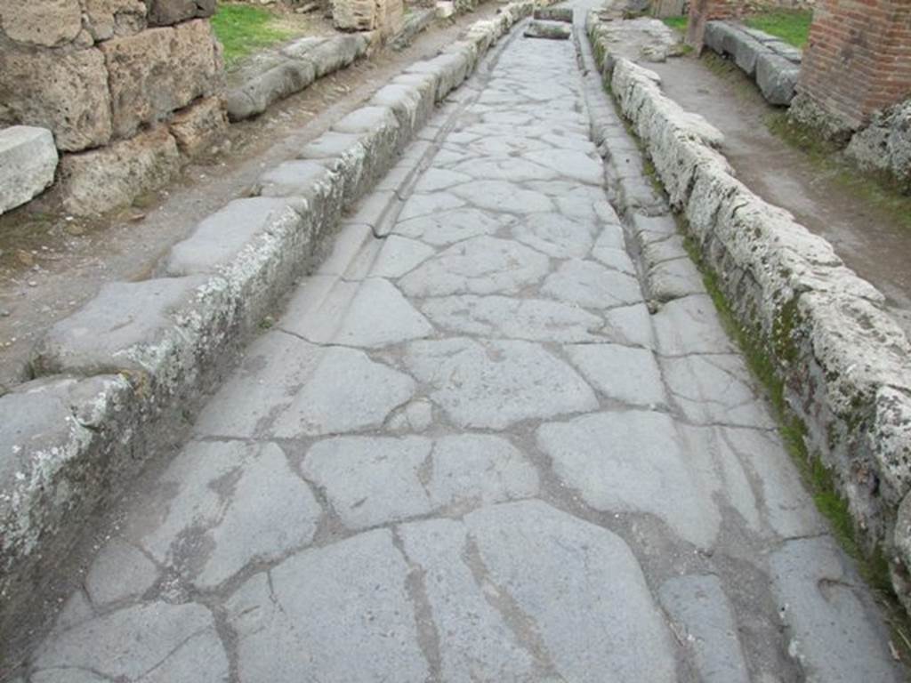 Outside VII.12.4 Pompeii. December 2007. Via degli Augustali looking east, with grooves worn by traffic.