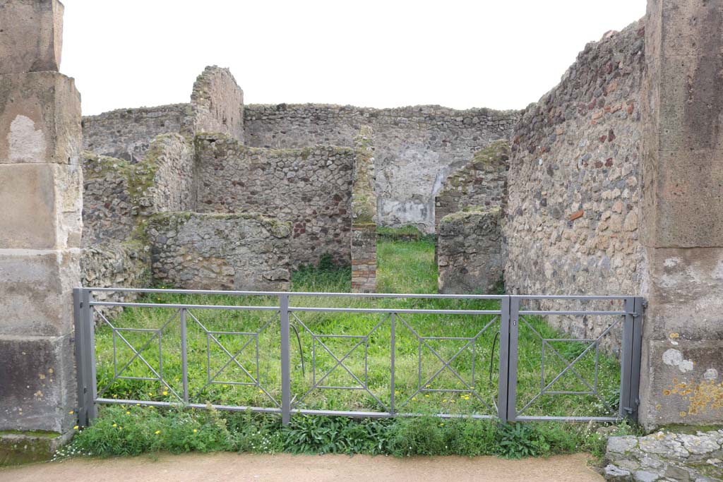 VII.12.7 Pompeii. September 2005. Entrance doorway, looking east.