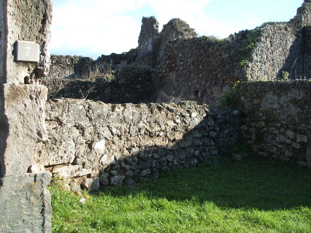 VII.12.7 Pompeii. December 2007. East wall of shop.